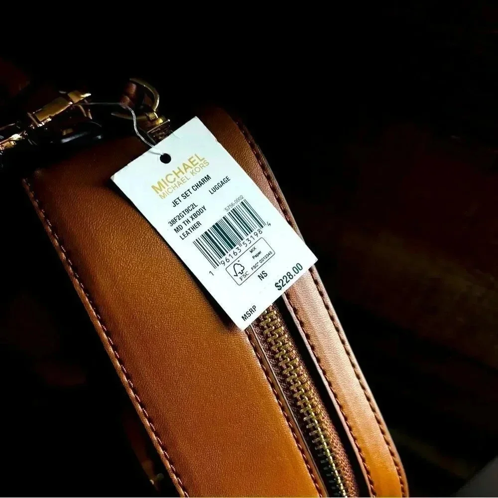 NWT Micheal Kors Medium Jet Set Pebbled Leather Crossbody